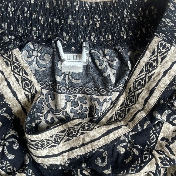 Studio C Black and Cream Skirt - Picture 2 of 3